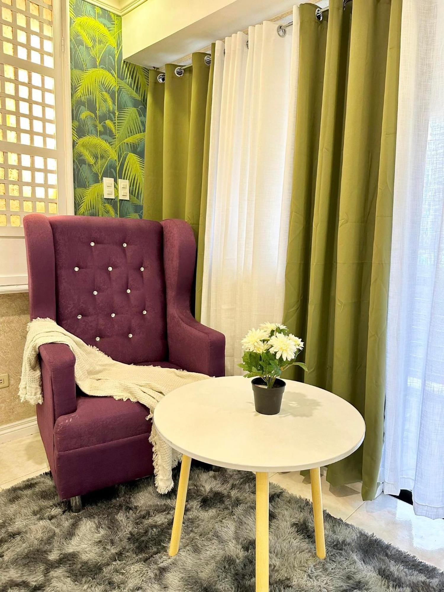 One Bedroom With Balcony By Christine Suites Ph In Greenbelt Radisson Makati City Ngoại thất bức ảnh
