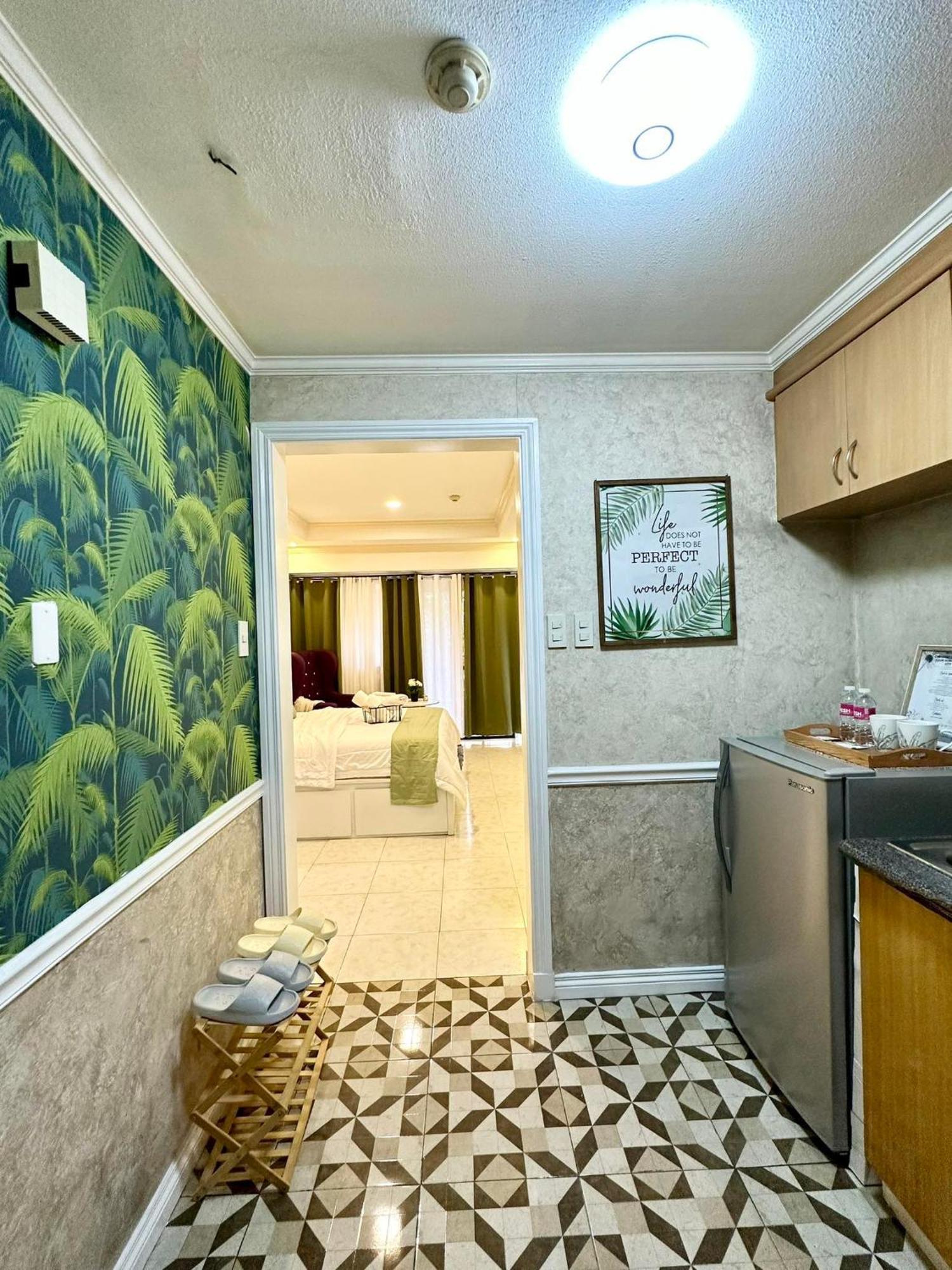 One Bedroom With Balcony By Christine Suites Ph In Greenbelt Radisson Makati City Ngoại thất bức ảnh