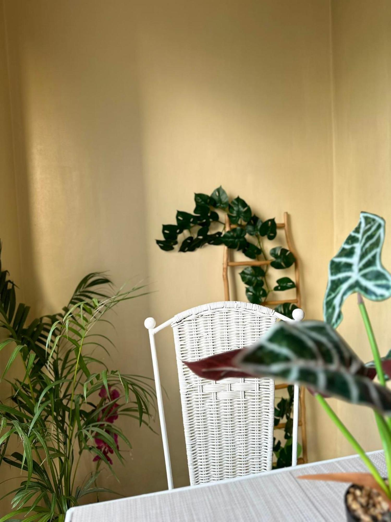 One Bedroom With Balcony By Christine Suites Ph In Greenbelt Radisson Makati City Ngoại thất bức ảnh