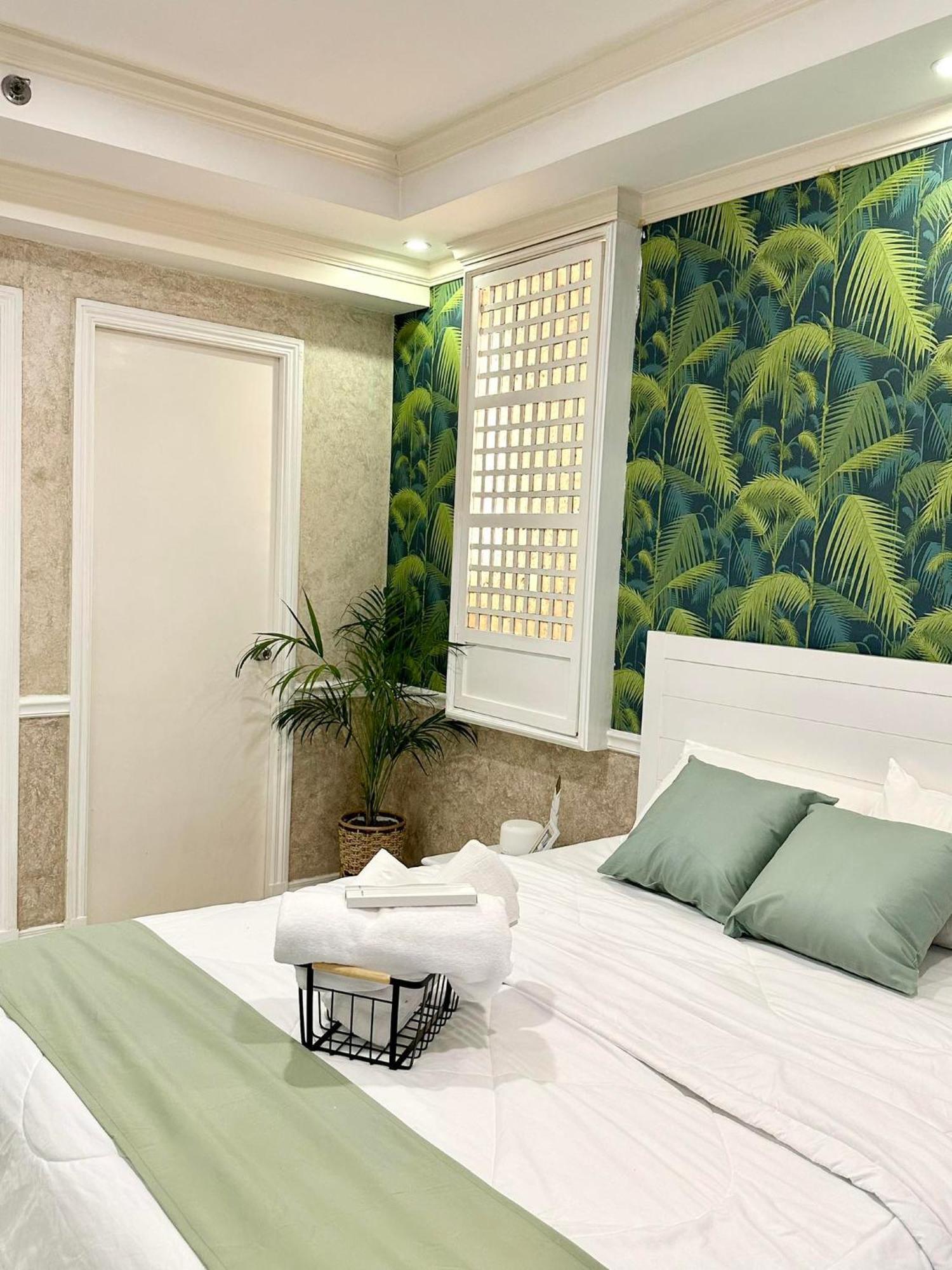 One Bedroom With Balcony By Christine Suites Ph In Greenbelt Radisson Makati City Ngoại thất bức ảnh