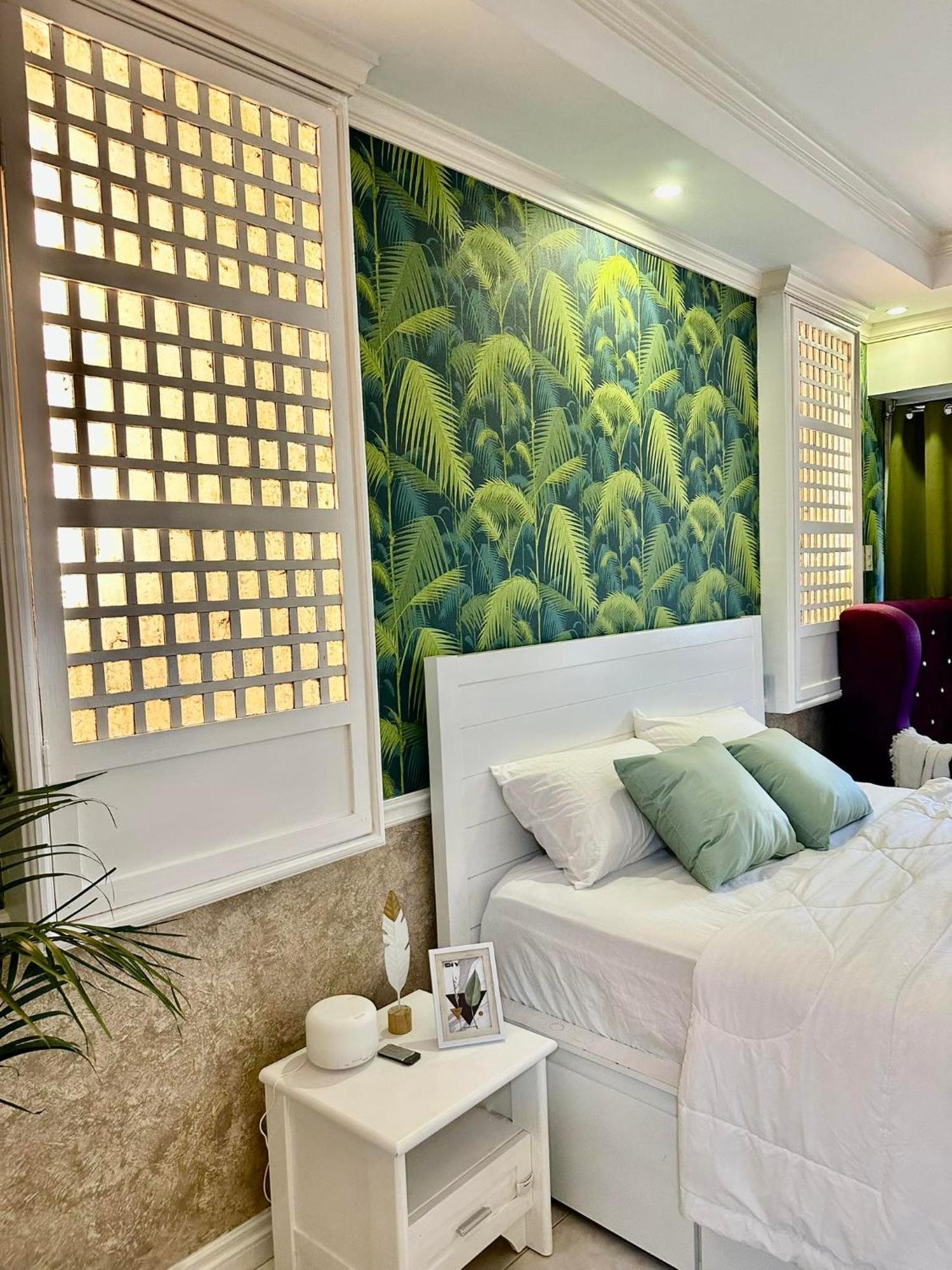 One Bedroom With Balcony By Christine Suites Ph In Greenbelt Radisson Makati City Ngoại thất bức ảnh